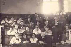 Personel shëndetësor në një sallë, fotografi arkivi